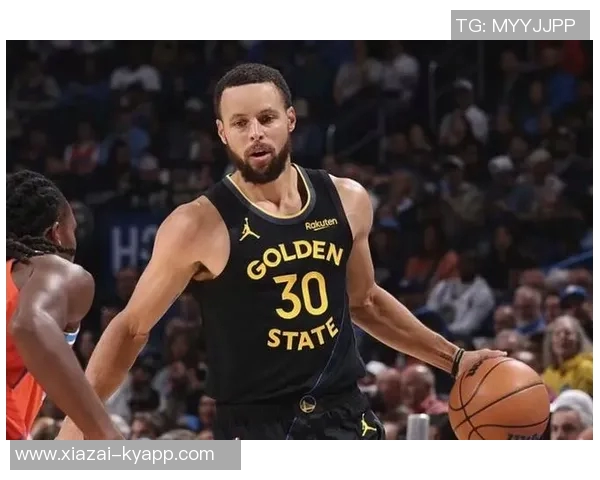 勇士库里复出迎战雷霆球队攻防兼备争夺胜利 勇士库里复出迎战雷霆球队攻防兼备争夺胜利